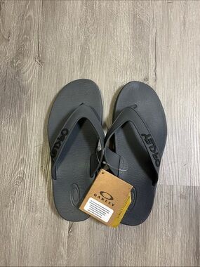 Oakley flip-flops